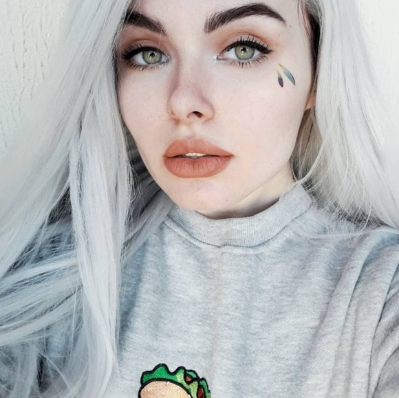 Silver Light Gray Beauty Lace Front Wig - Picture 2 of 3